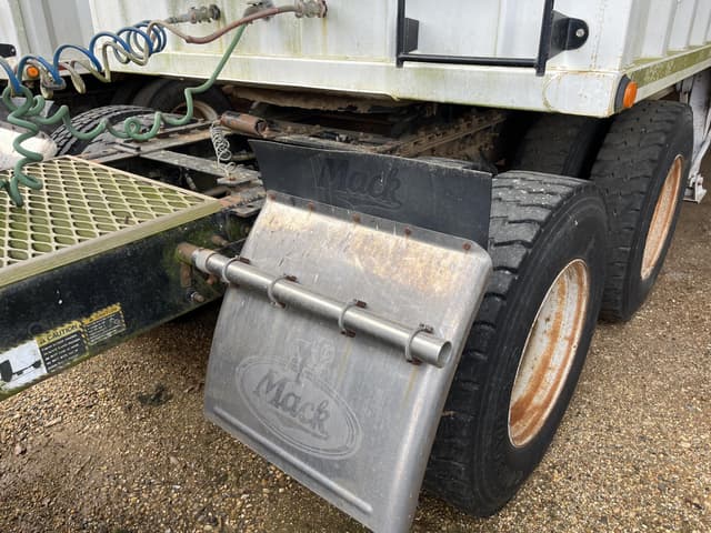 Image of Mack CH613 equipment image 4