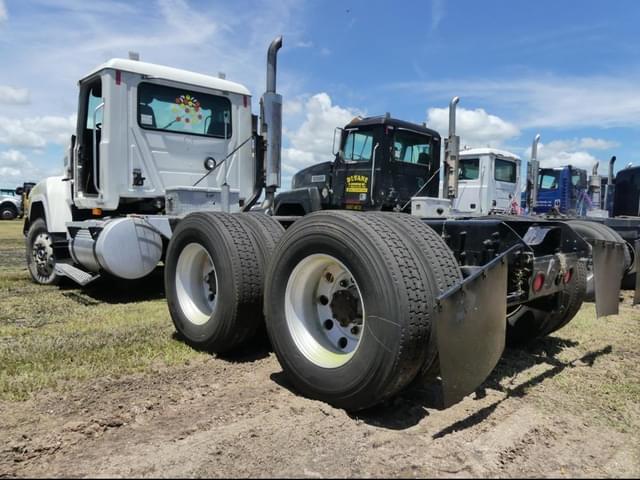 Image of Mack CH613 equipment image 3