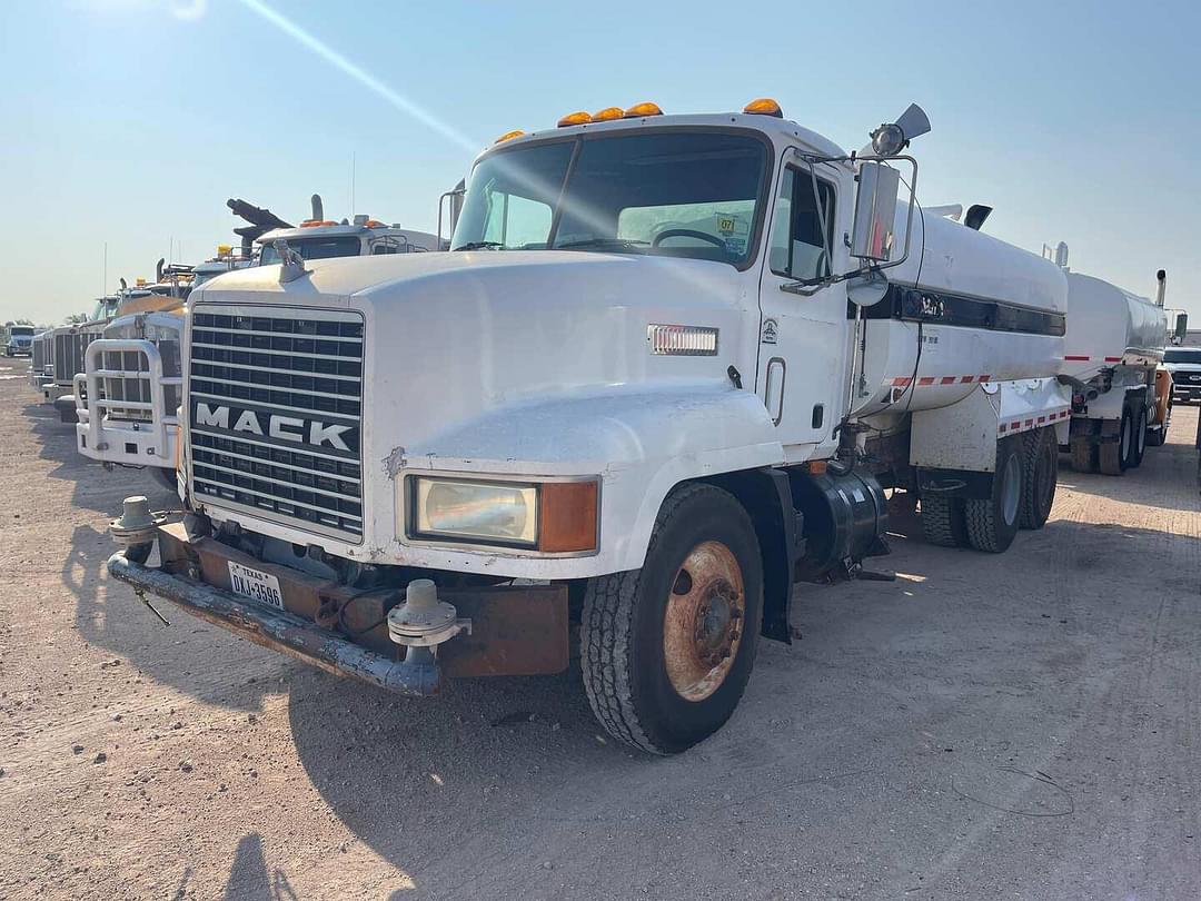 Image of Mack CH613 Primary image