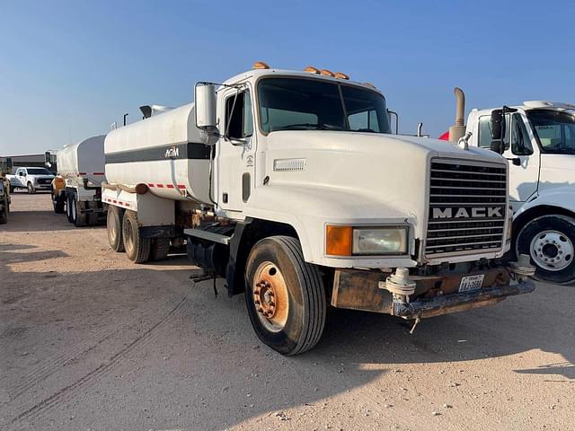 Image of Mack CH613 equipment image 1