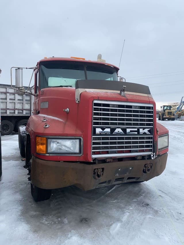Image of Mack CH613 equipment image 3