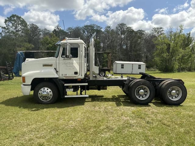 Image of Mack CH613 equipment image 1