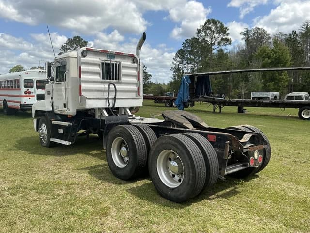 Image of Mack CH613 equipment image 2