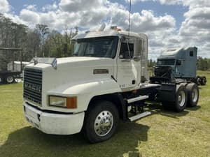 1999 Mack CH613 Image