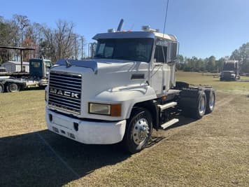 Main image Mack CH613