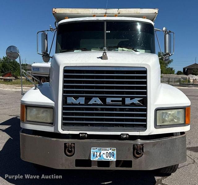 Image of Mack CH613 equipment image 1