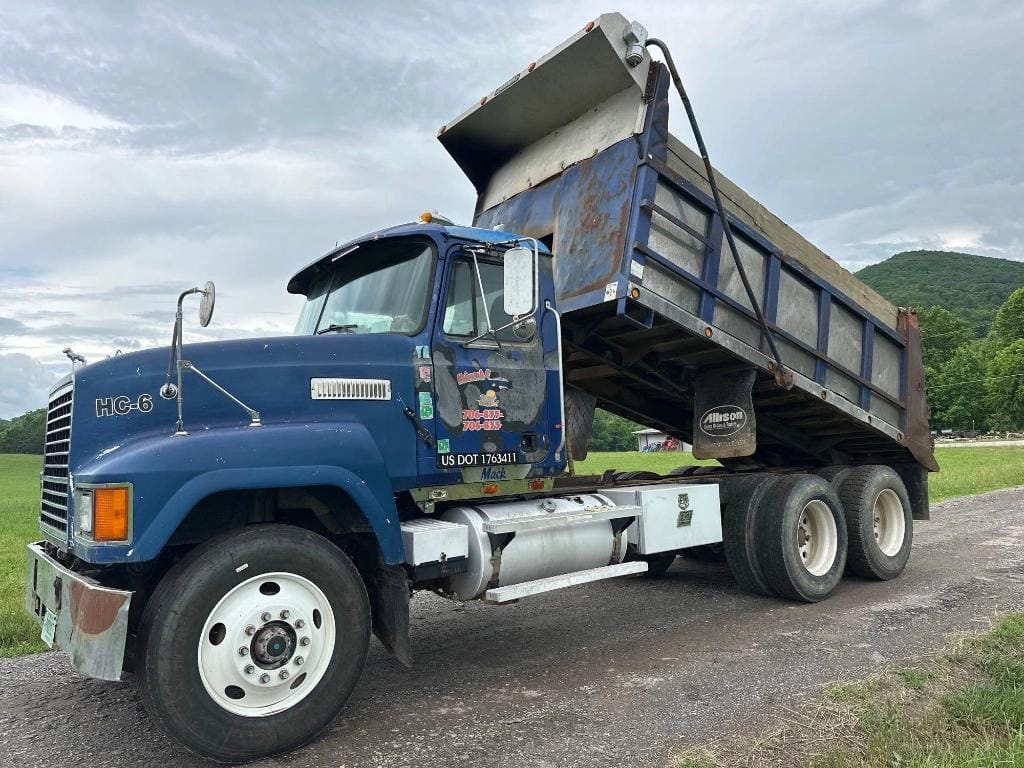 1999 Mack CH613 Equipment Image0