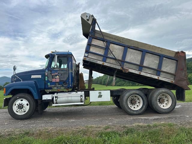 Image of Mack CH613 equipment image 1