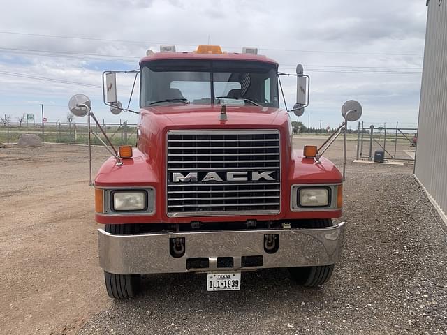 Image of Mack CH613 equipment image 1