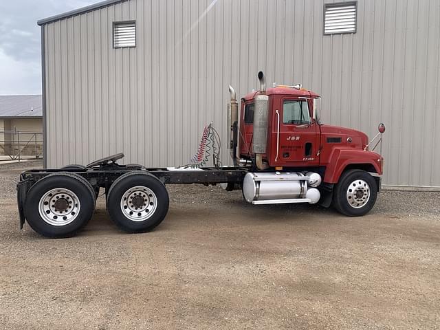 Image of Mack CH613 equipment image 3