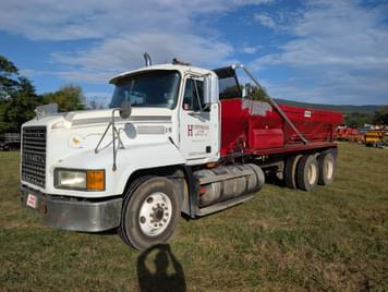 Main image Mack CH613