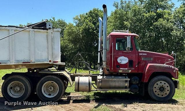 Image of Mack CH613 equipment image 3