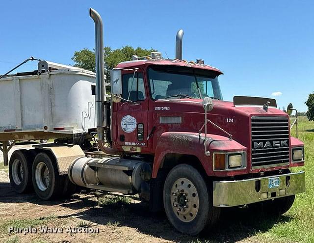 Image of Mack CH613 equipment image 2