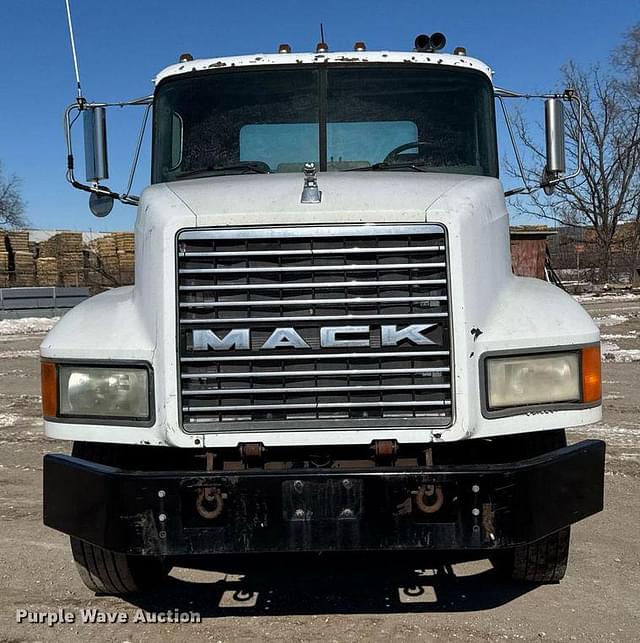 Image of Mack CH613 equipment image 1