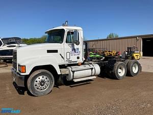 1999 Mack CH613 Image