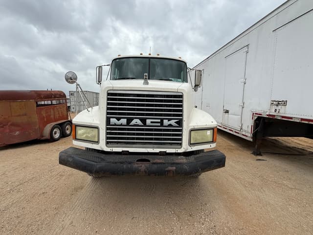 Image of Mack CH613 equipment image 1