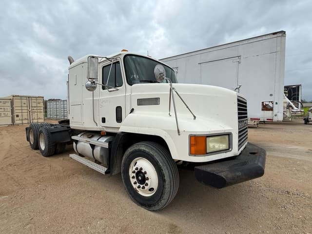 Image of Mack CH613 equipment image 2