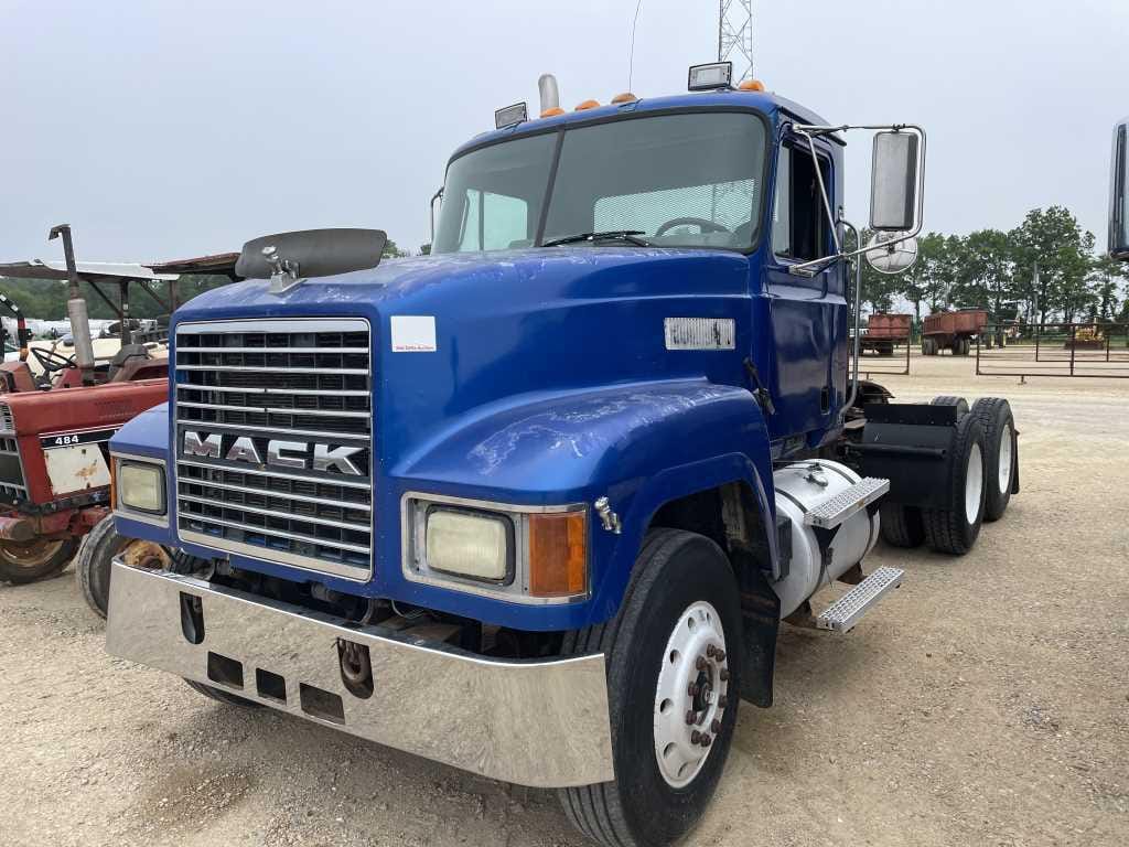 Main image Mack CH613