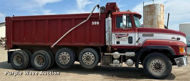 Image of Mack CL713 equipment image 3