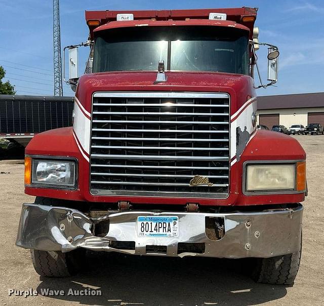 Image of Mack CL713 equipment image 1
