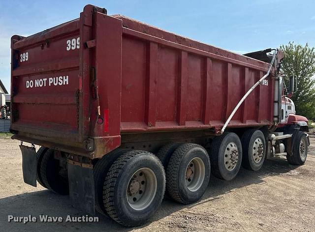 Image of Mack CL713 equipment image 4