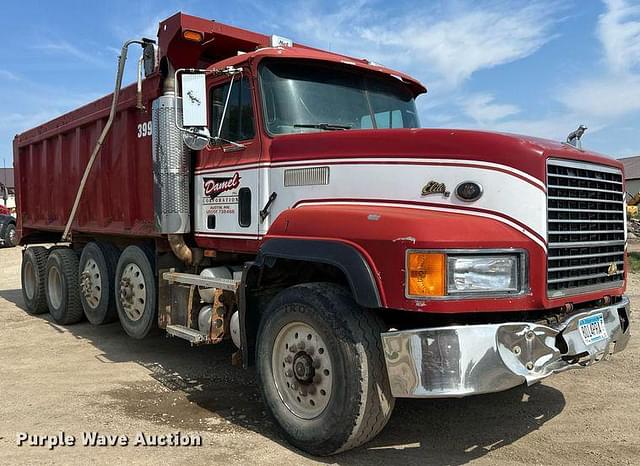 Image of Mack CL713 equipment image 2