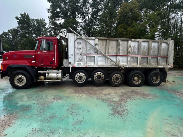 Image of Mack CL713 equipment image 3