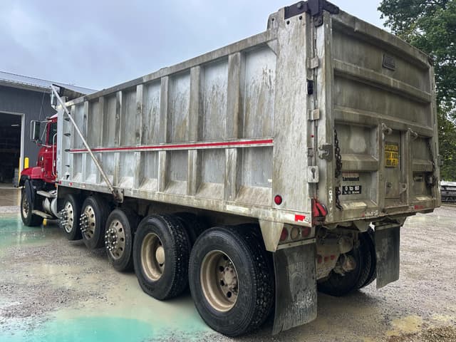 Image of Mack CL713 equipment image 4