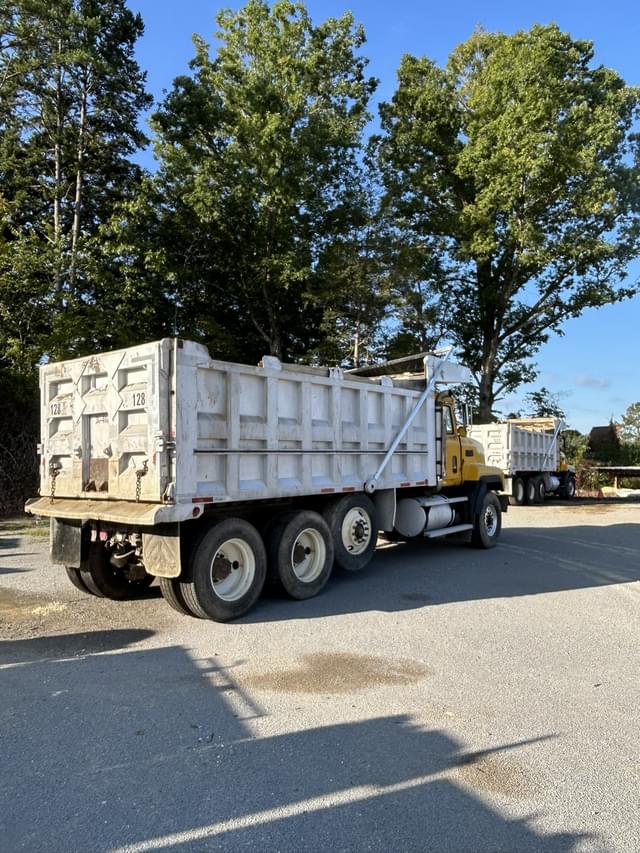 Image of Mack CL713 equipment image 2