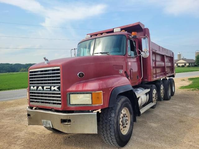 Image of Mack CL713 equipment image 1