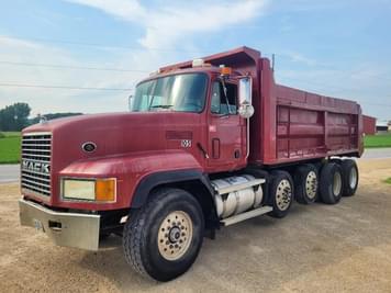 Main image Mack CL713