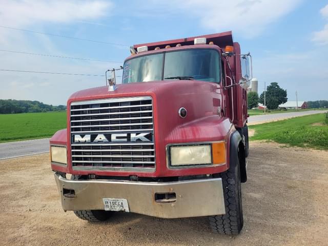 Image of Mack CL713 equipment image 2