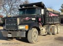 1999 Mack CL713 Image