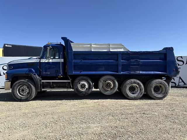 Image of Mack CL713 equipment image 1