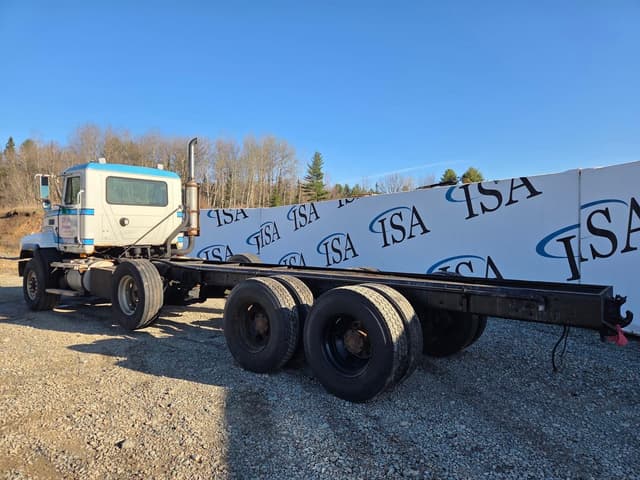 Image of Mack CL713 equipment image 2