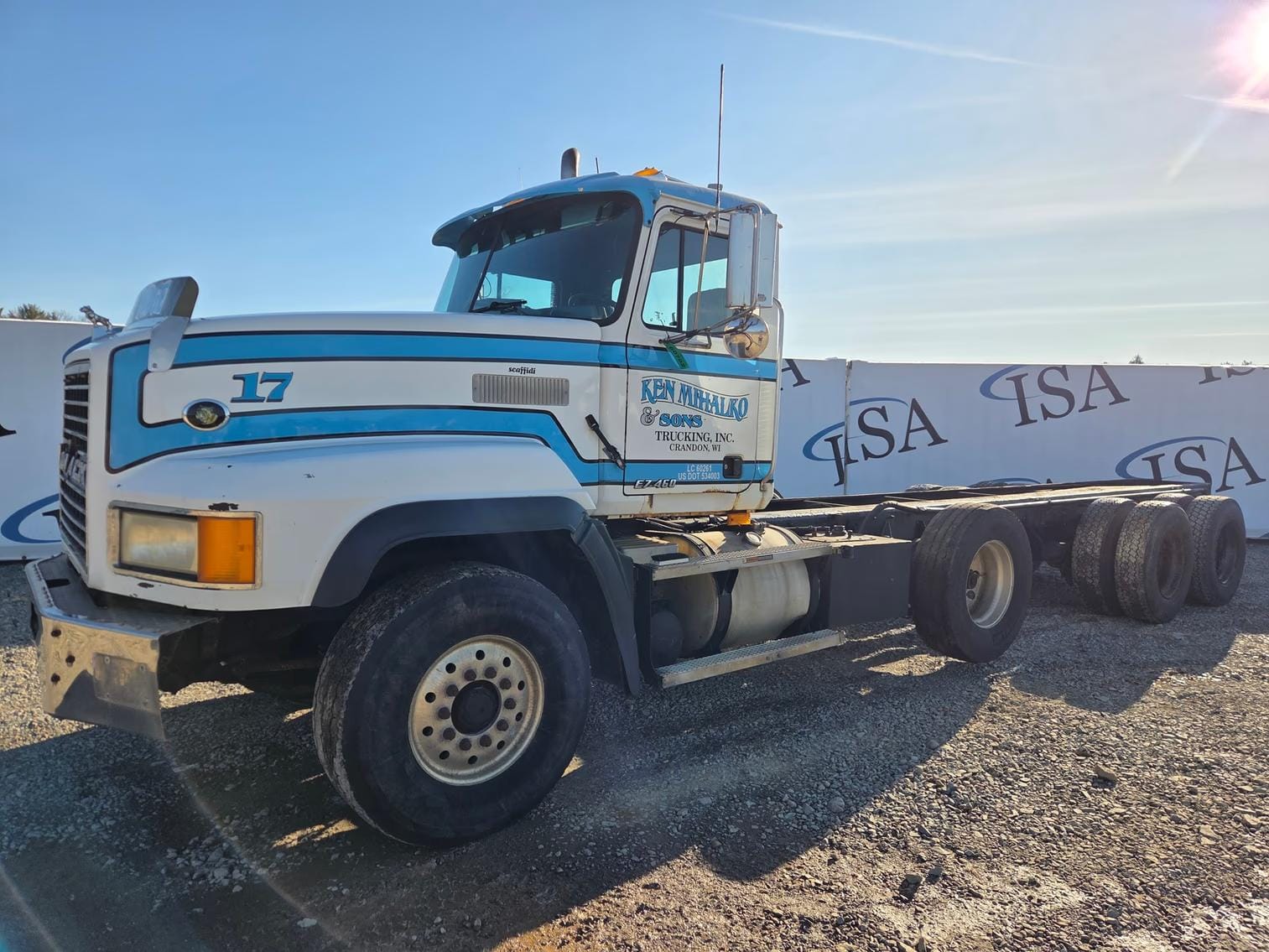 1999 Mack CL713 Equipment Image0