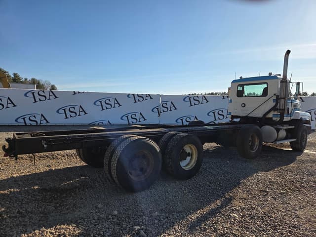 Image of Mack CL713 equipment image 4