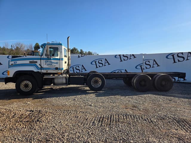 Image of Mack CL713 equipment image 1