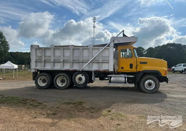 Image of Mack CL713 equipment image 3