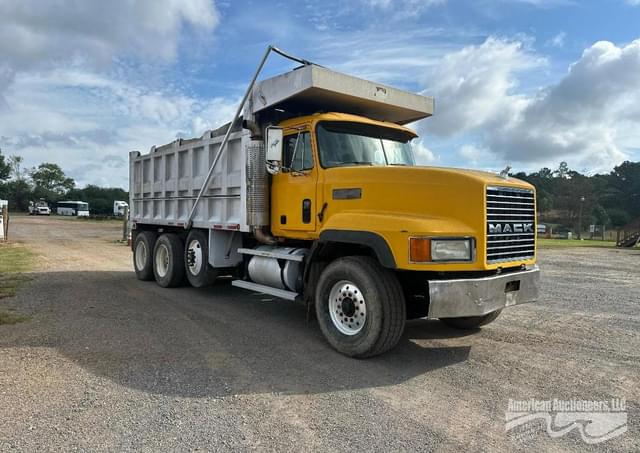 Image of Mack CL713 equipment image 4