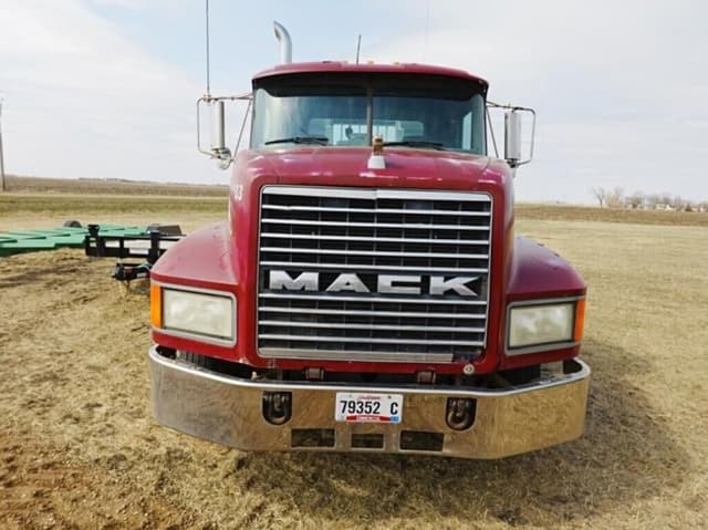Image of Mack CH613 equipment image 4
