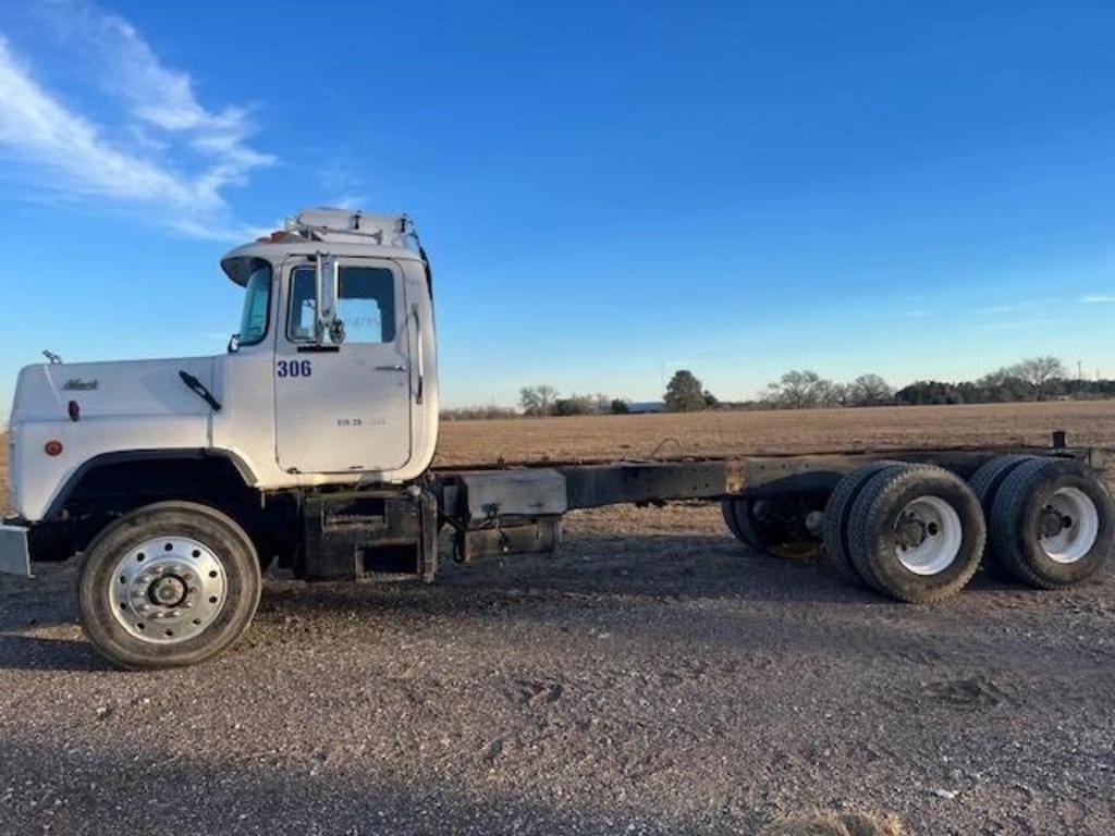 Main image Mack DM685S