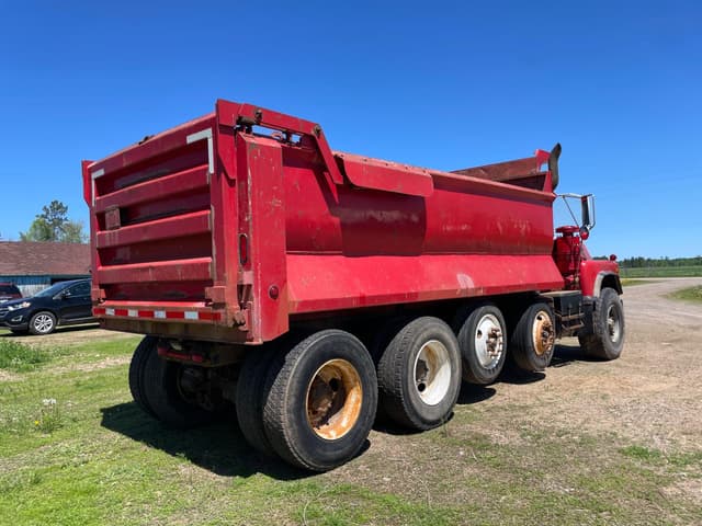 Image of Mack DM688S equipment image 4