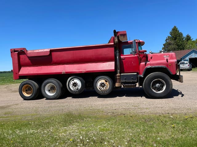 Image of Mack DM688S equipment image 4