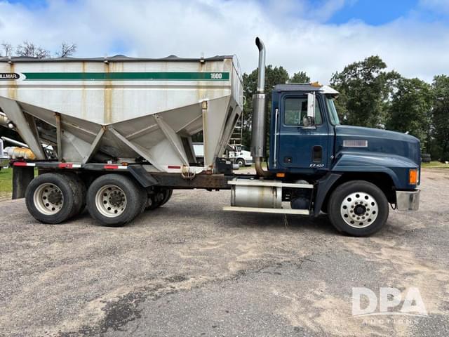 Image of Mack CH613 equipment image 4