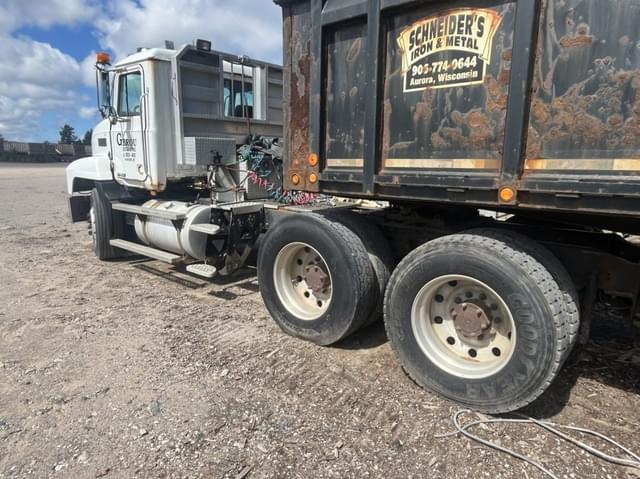 Image of Mack CH613 equipment image 2