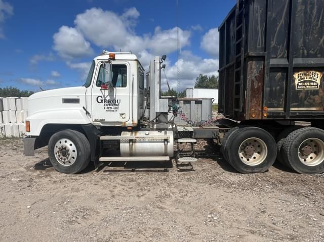 Image of Mack CH613 equipment image 1
