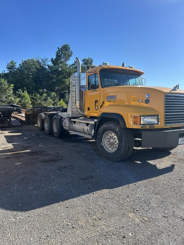 Image of Mack CL713 equipment image 2