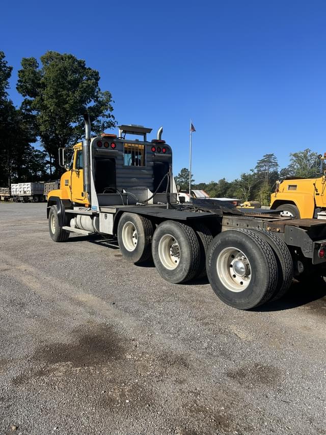 Image of Mack CL713 equipment image 3