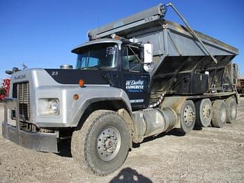 1999 Mack 600 Equipment Image0